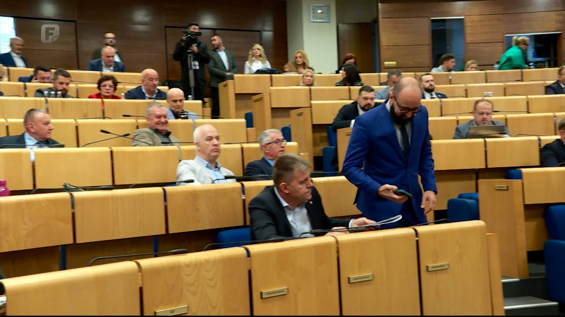 Poplavama pogođena područja čekaju sanaciju štete, federalni parlamentarcima prioritet njihova primanja